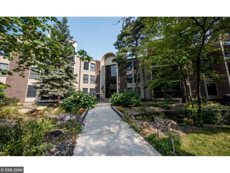 8549 Irwin Rd #323, Bloomington, MN 55437