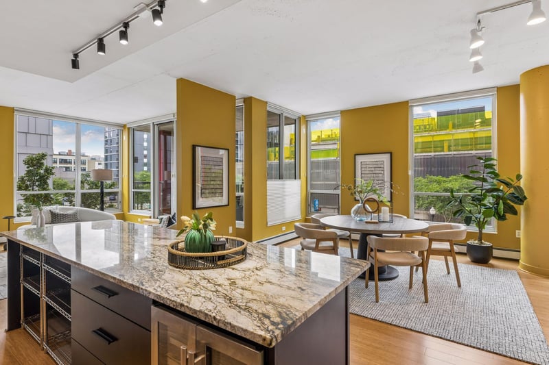 901 S 2nd St #207, Minneapolis, MN 55415
