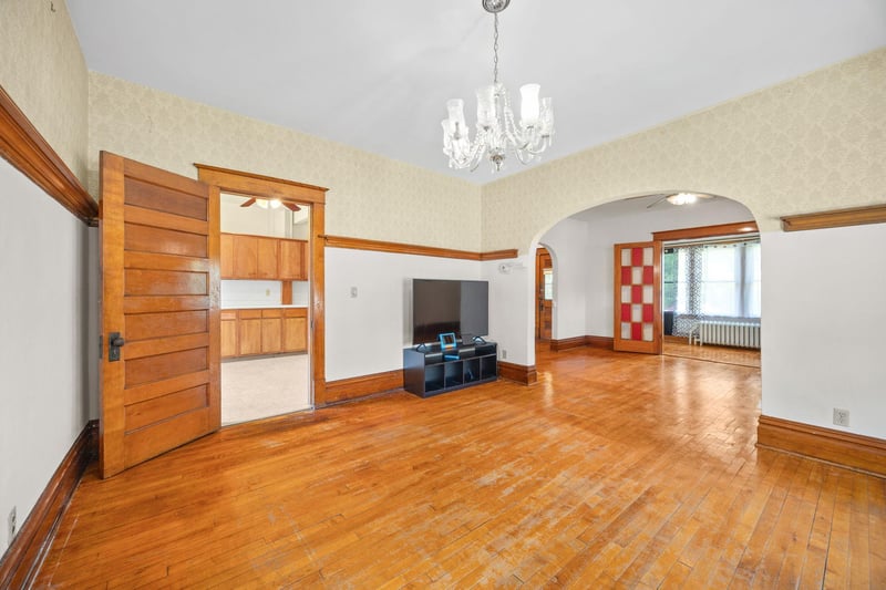 898 Western Ave N, Saint Paul, MN 55117