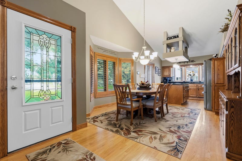 2751 Rivers Bluff Ln, Anoka, MN 55303