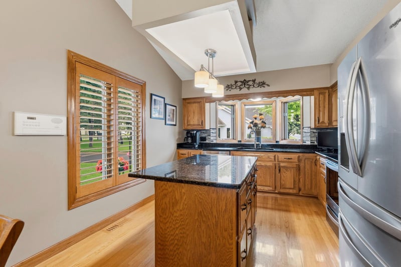 2751 Rivers Bluff Ln, Anoka, MN 55303