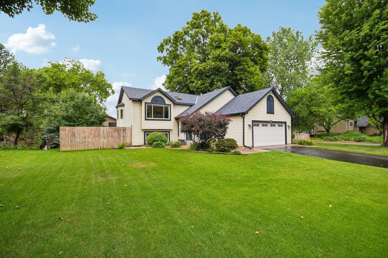 2991 Ontario Rd, Little Canada, MN 55117