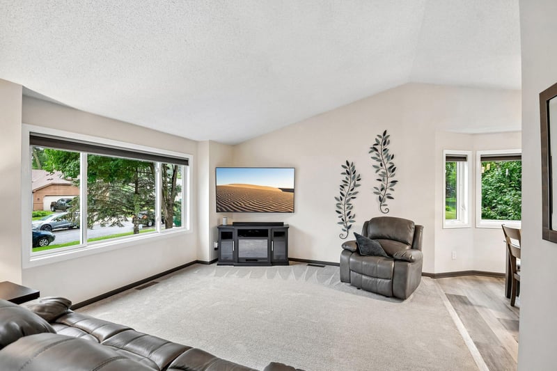 2991 Ontario Rd, Little Canada, MN 55117