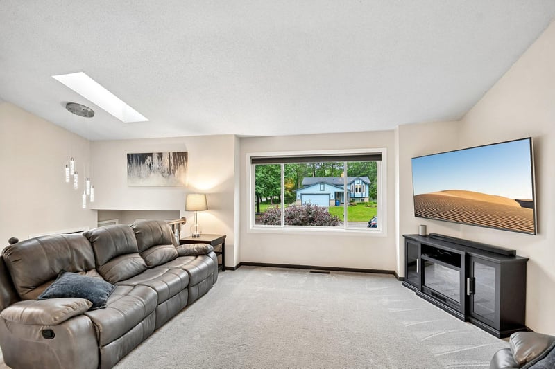 2991 Ontario Rd, Little Canada, MN 55117