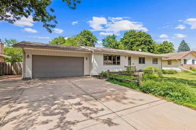 3120 Mississippi St, New Brighton, MN 55112