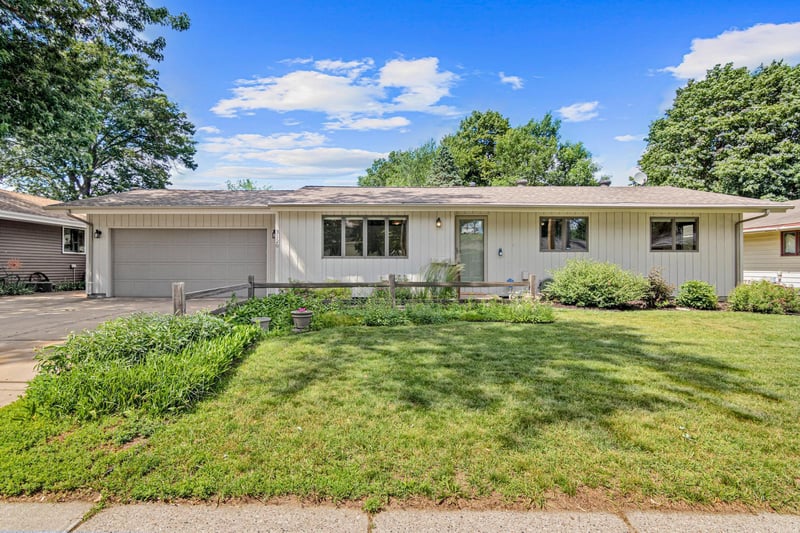 3120 Mississippi St, New Brighton, MN 55112