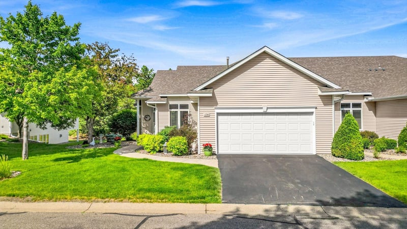 2740 Boulder Dr, Burnsville, MN 55337
