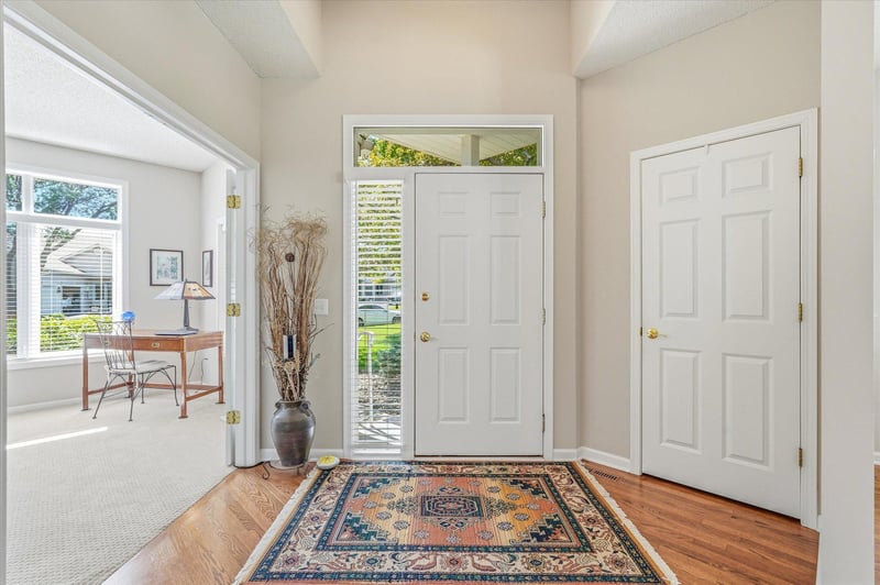 2740 Boulder Dr, Burnsville, MN 55337