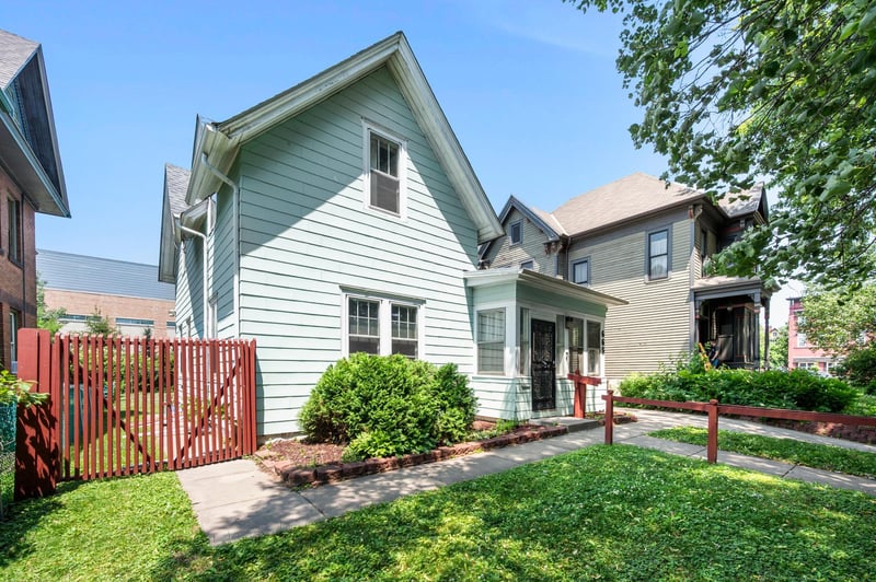 665 5th St E, Saint Paul, MN 55106