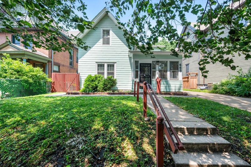 665 5th St E, Saint Paul, MN 55106