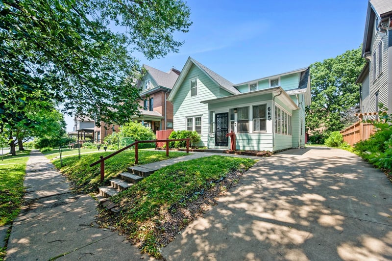 665 5th St E, Saint Paul, MN 55106