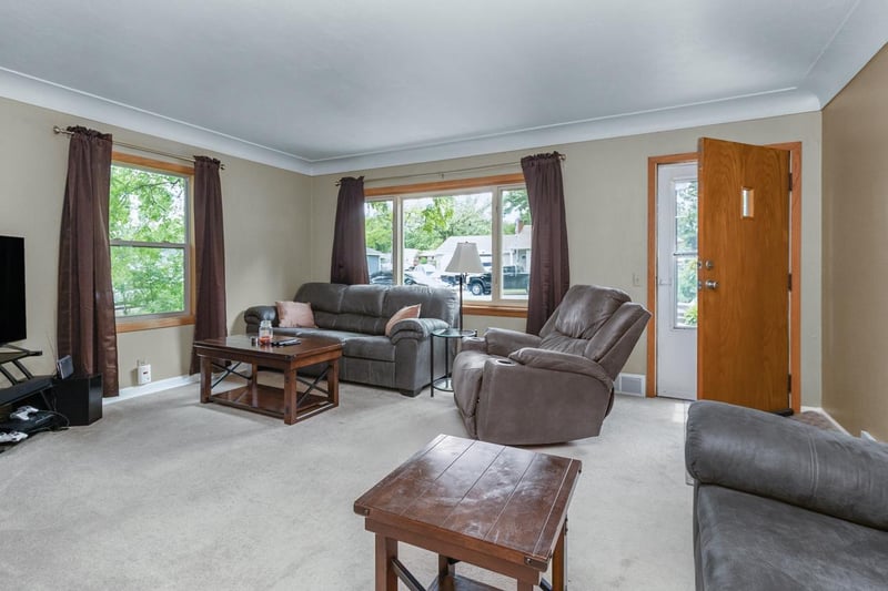 2087 Eldridge Ave E, North Saint Paul, MN 55109