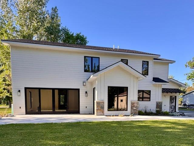 305 Shorewood Dr, International Falls, MN 56649