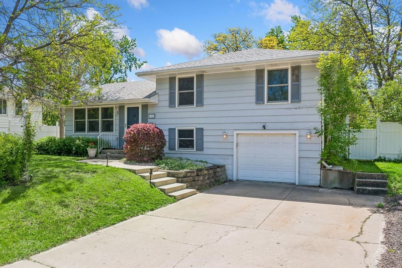 2350 Wells Wood Curve, Bloomington, MN 55431