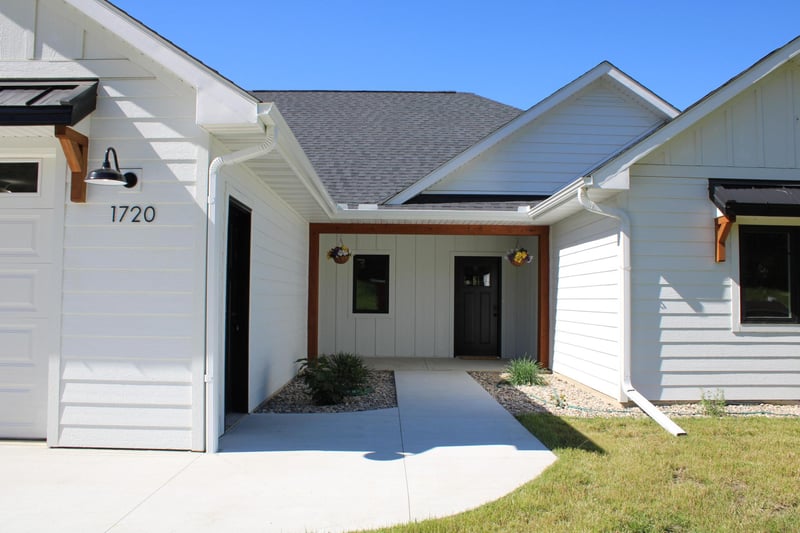 1720 High Tail Ln, Mankato, MN 56001