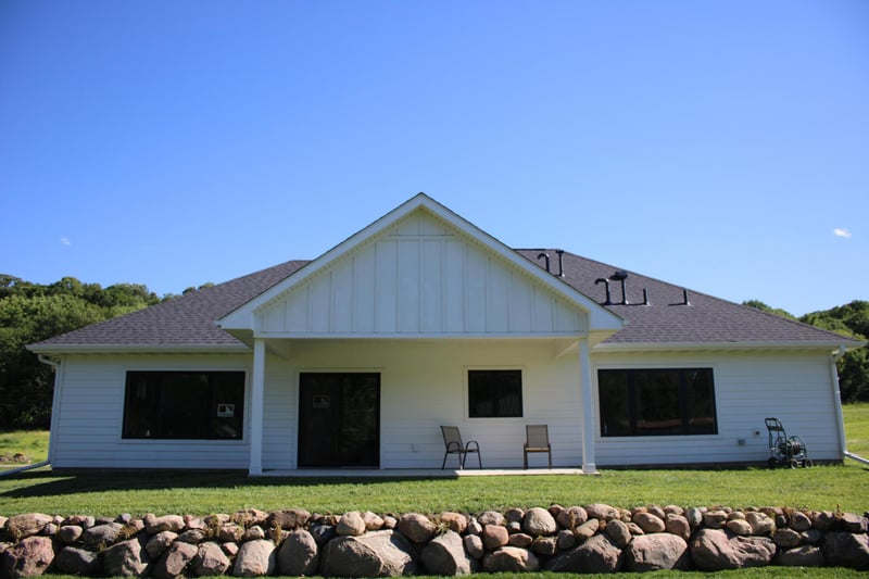 1720 High Tail Ln, Mankato, MN 56001