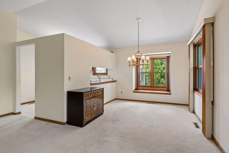 5317 Highpointe Ter, Bloomington, MN 55437