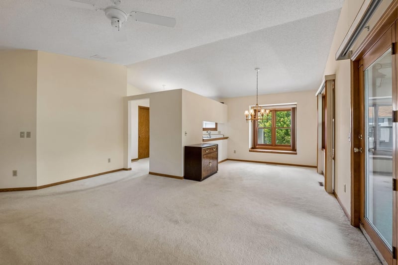 5317 Highpointe Ter, Bloomington, MN 55437