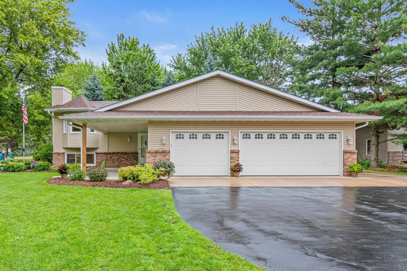 7170 Grangeview N, Centerville, MN 55038