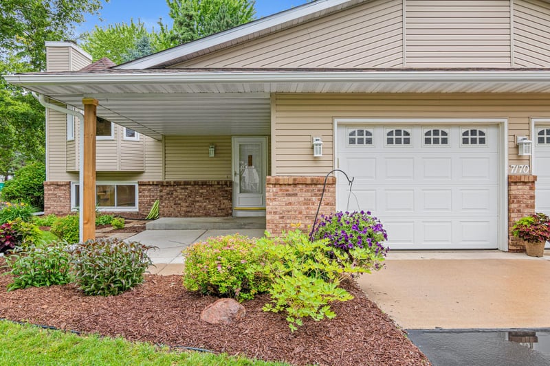 7170 Grangeview N, Centerville, MN 55038