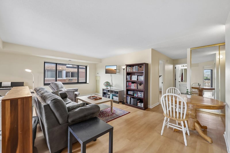 2885 Knox Ave S #707, Minneapolis, MN 55408