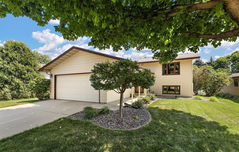 5612 Clearwater Rd NW, Rochester, MN 55901