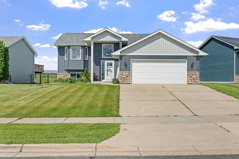 816 Cologne Ln, Waverly, MN 55390