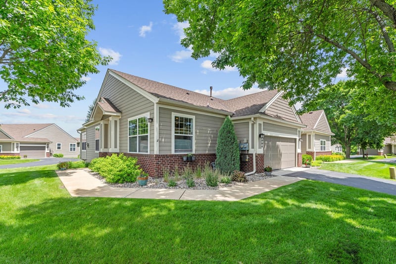 1004 Victoria Greens Blvd, Victoria, MN 55386