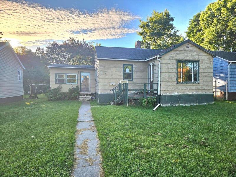 414 Crocker Ave S, Thief River Falls, MN 56701