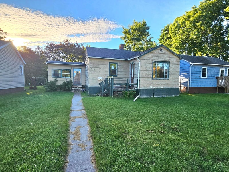 414 Crocker Ave S, Thief River Falls, MN 56701
