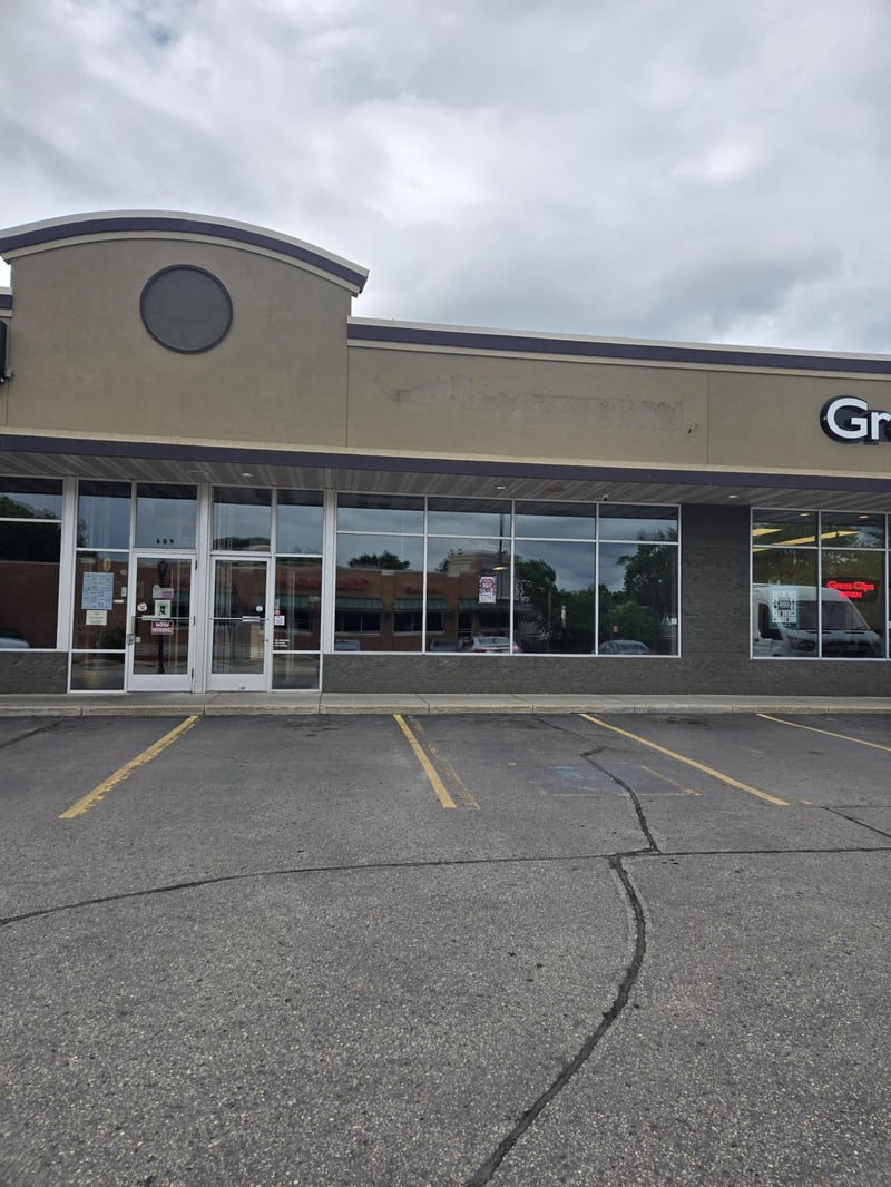 609 4th St NW, Faribault, MN 55021