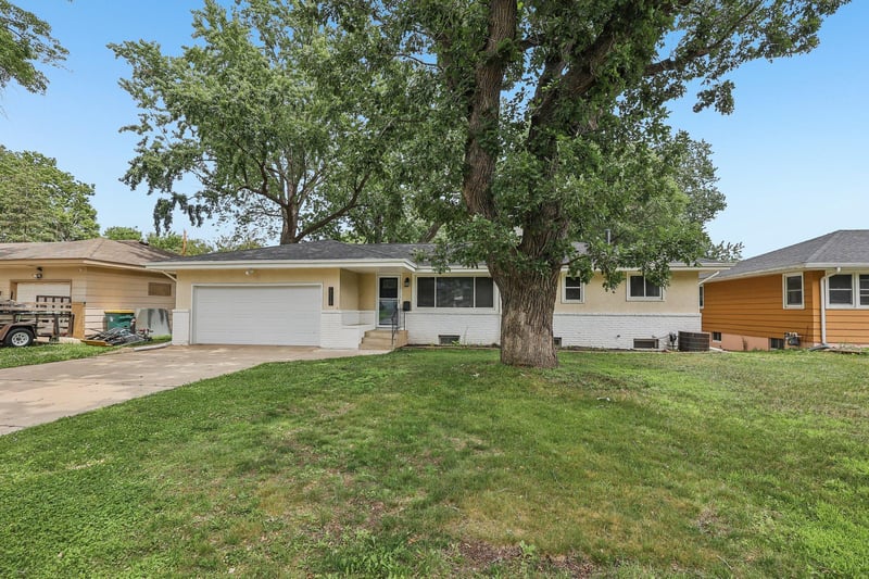5518 Regent Ave N, Crystal, MN 55429