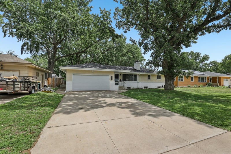 5518 Regent Ave N, Crystal, MN 55429