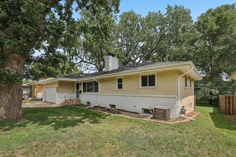 5518 Regent Ave N, Crystal, MN 55429