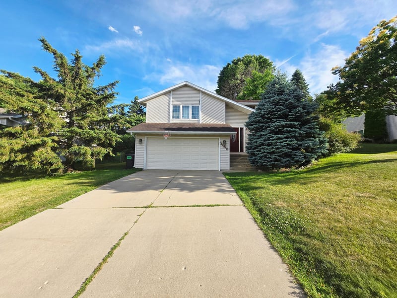 2640 59th St NW, Rochester, MN 55901
