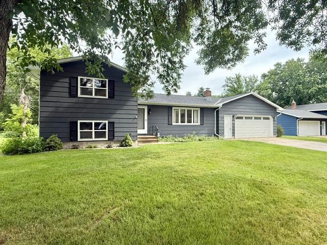 103 Northwood Dr, Redwood Falls, MN 56283