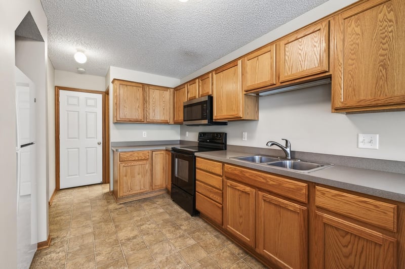 6213 Maclynn Ave NE, Albertville, MN 55301