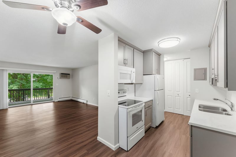 2800 Hamline Ave N #216, Roseville, MN 55113