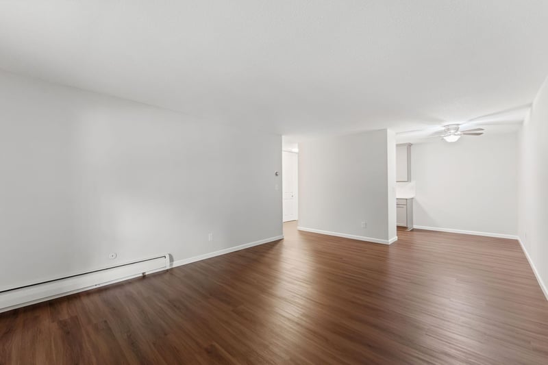 2800 Hamline Ave N #216, Roseville, MN 55113