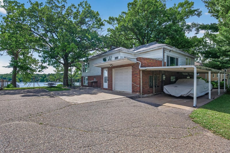 450 W Horseshoe Dr, Shoreview, MN 55126