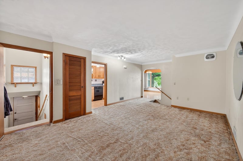 450 W Horseshoe Dr, Shoreview, MN 55126