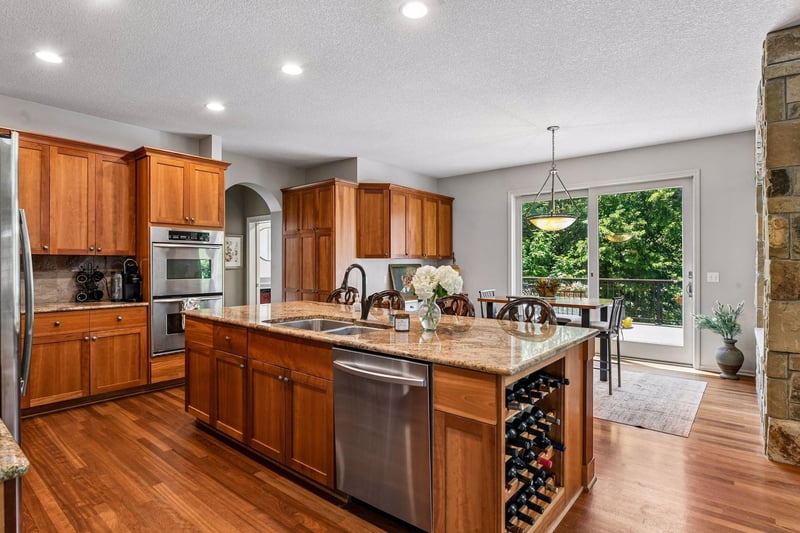 6656 Pointe Lake Lucy, Chanhassen, MN 55317