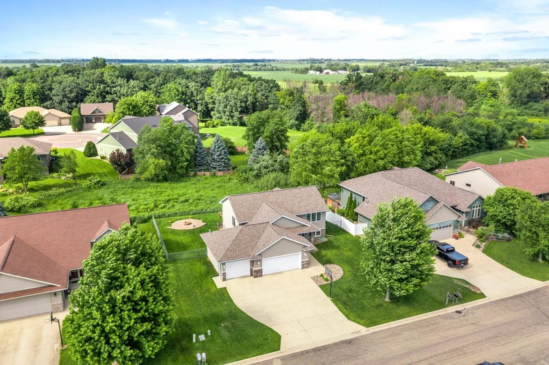 2575 Stony Creek Dr, Owatonna, MN 55060