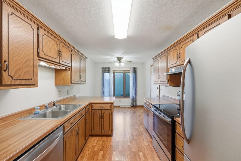 2070 Stockinger Dr, Saint Cloud, MN 56303