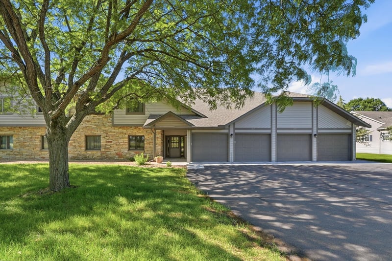 2070 Stockinger Dr, Saint Cloud, MN 56303