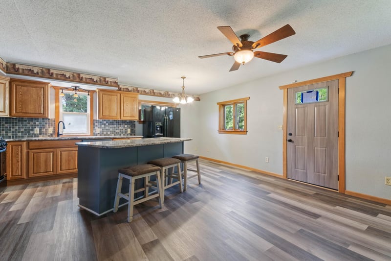 15 Vermillion St, Carlton, MN 55718