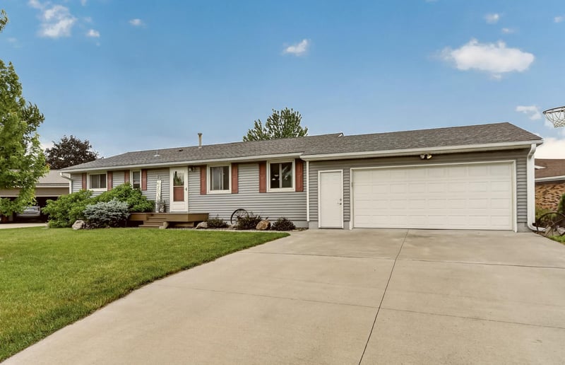 811 3rd Ave SE, Stewartville, MN 55976