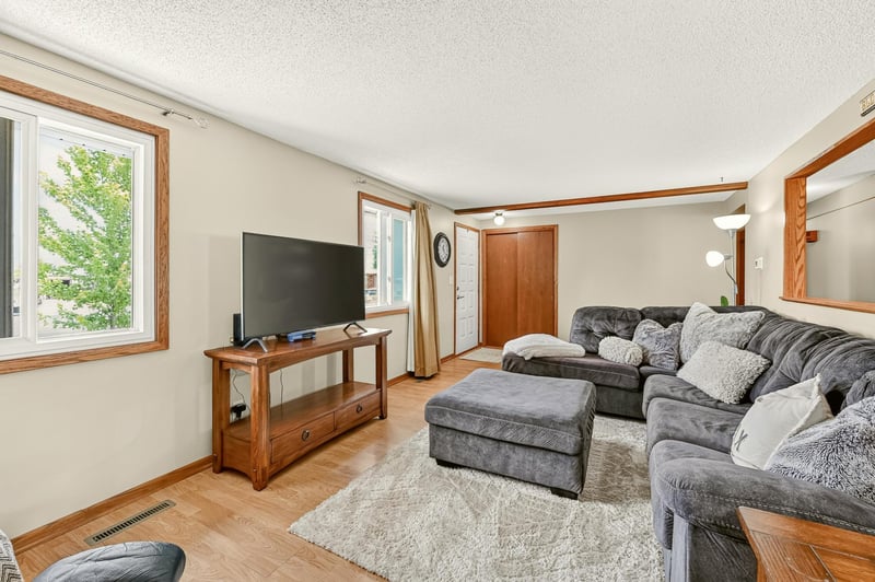 811 3rd Ave SE, Stewartville, MN 55976