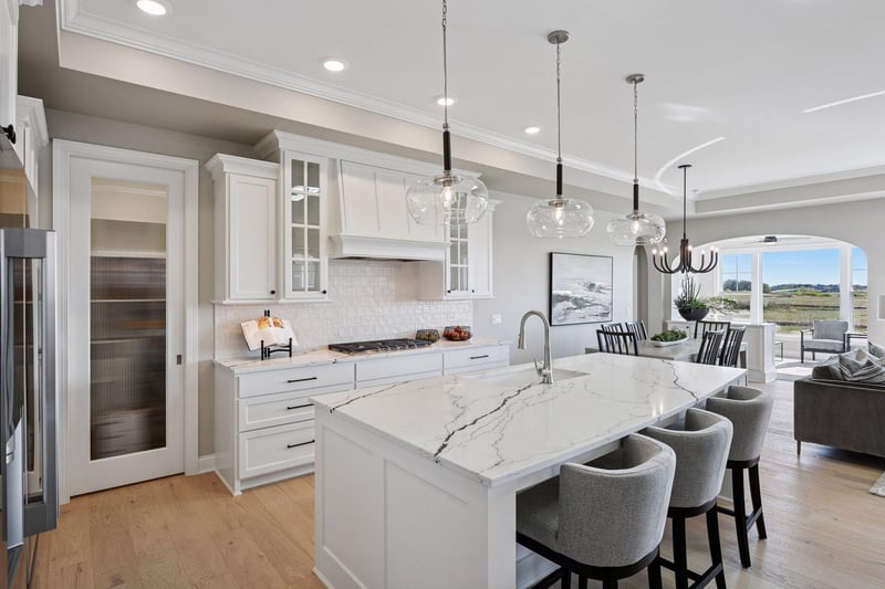9084 Mills Ln, Chanhassen, MN 55317