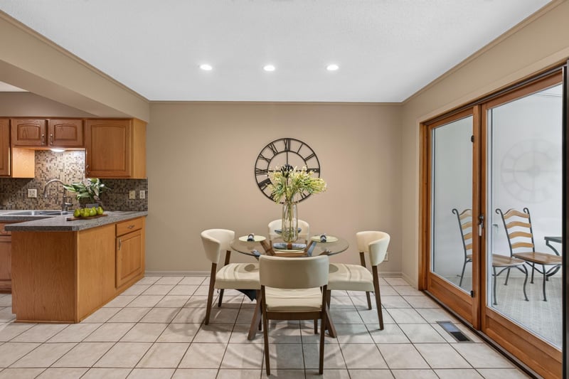 8432 W 100th St, Bloomington, MN 55438